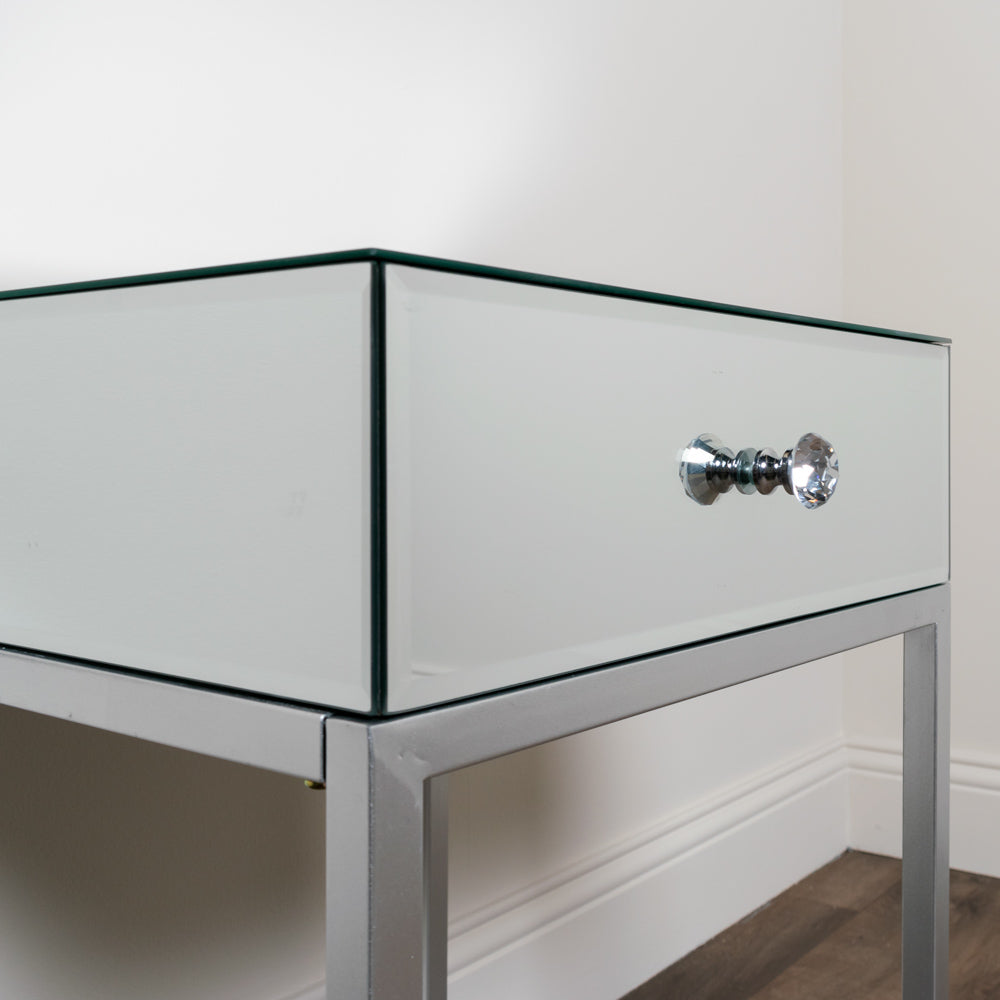 Aspen Mirrored End Table Silver - Saffron Home SIDE TABLE Aspen Mirrored End Table Silver
